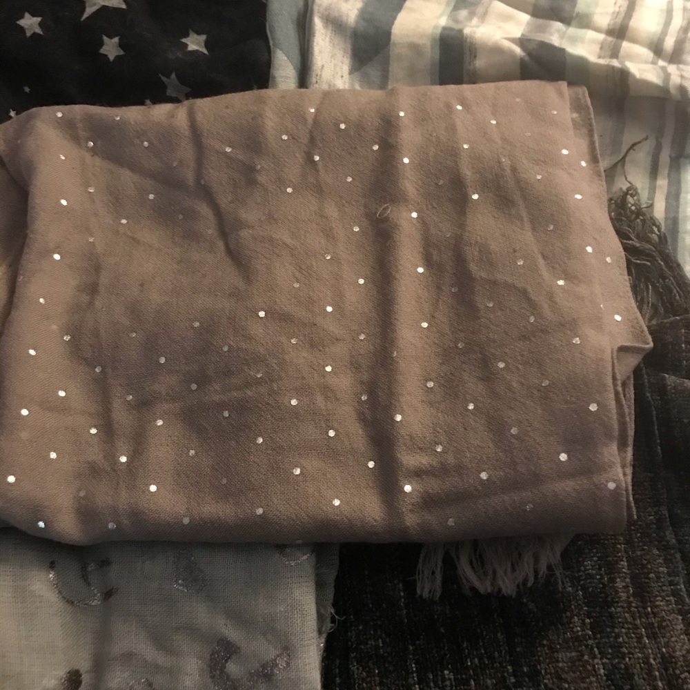 Lot of 5 scarves